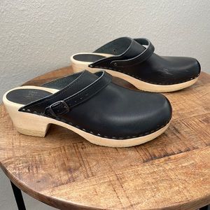 SVEN Sling Strap Clogs - Mid Heels Black Leather Natural Base Non Bendable Base